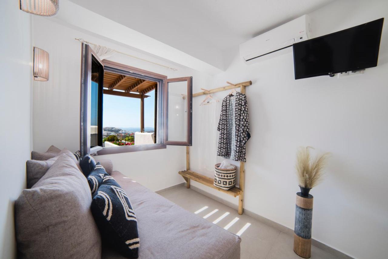 Petros & 2* Naxos City