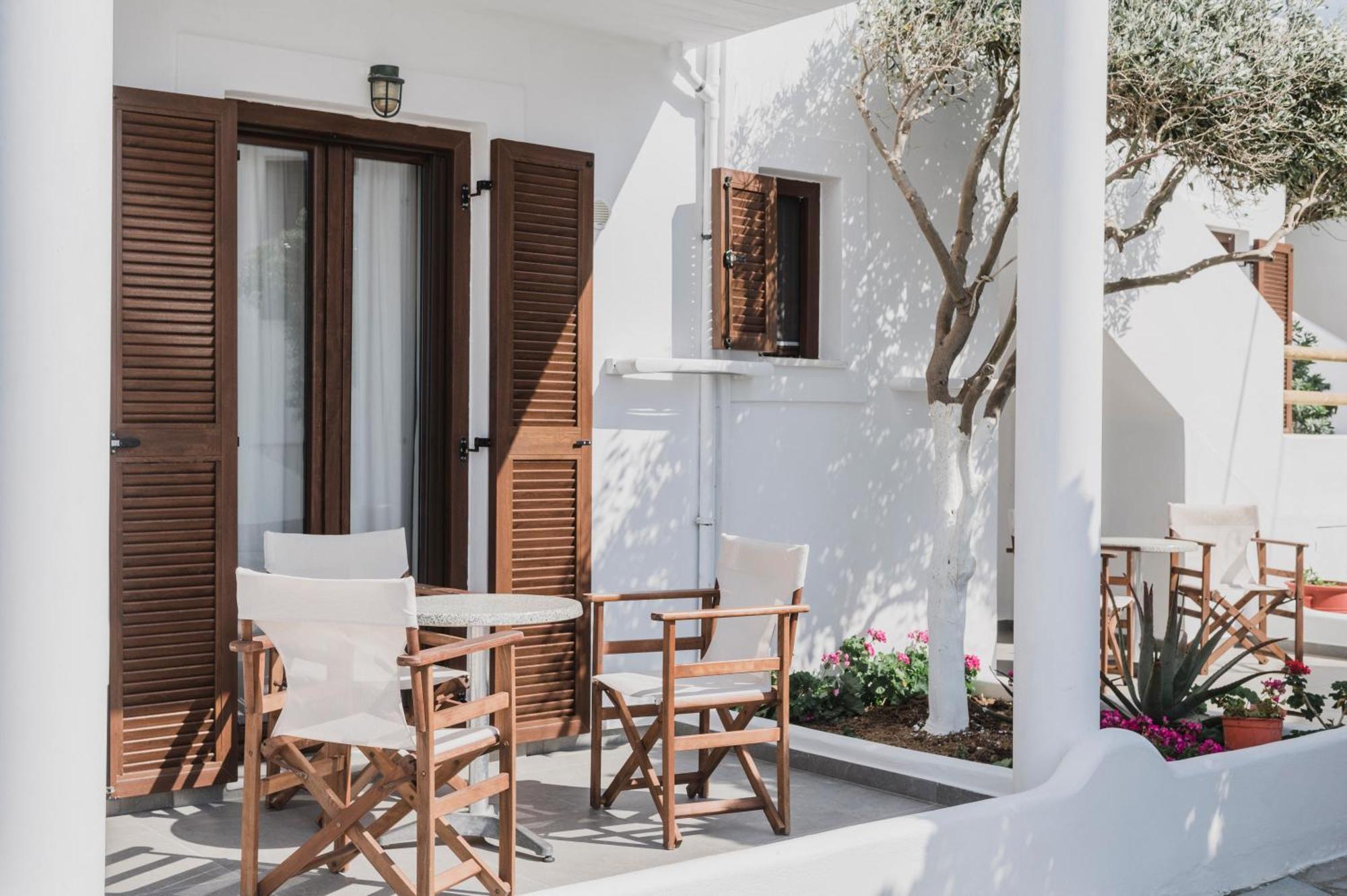 Aparthotel Petros &